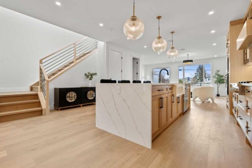 422 36 Avenue Nw, Calgary, AB - Indoor Photo Showing Kitchen