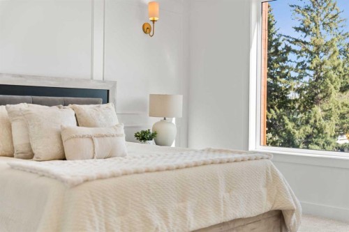 422 36 Avenue Nw, Calgary, AB - Indoor Photo Showing Bedroom