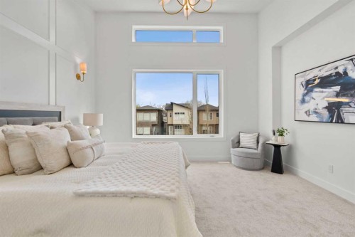 422 36 Avenue Nw, Calgary, AB - Indoor Photo Showing Bedroom