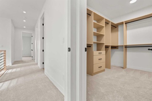 422 36 Avenue Nw, Calgary, AB - Indoor Photo Showing Other Room