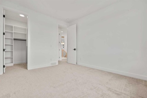422 36 Avenue Nw, Calgary, AB - Indoor Photo Showing Other Room