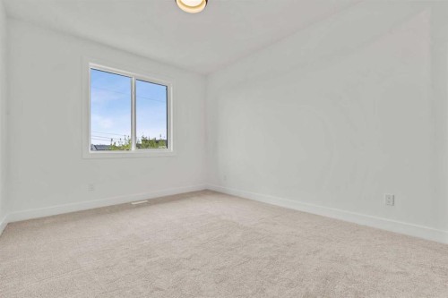 422 36 Avenue Nw, Calgary, AB - Indoor Photo Showing Other Room