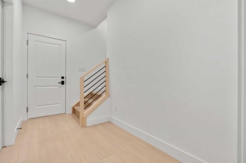 422 36 Avenue Nw, Calgary, AB - Indoor Photo Showing Other Room