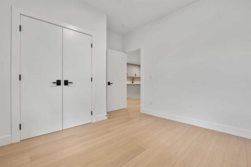 422 36 Avenue Nw, Calgary, AB - Indoor Photo Showing Other Room