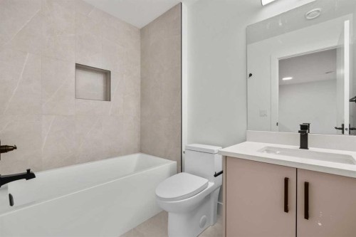 422 36 Avenue Nw, Calgary, AB - Indoor Photo Showing Bathroom