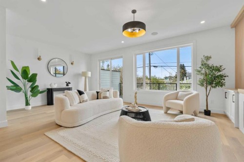 422 36 Avenue Nw, Calgary, AB - Indoor Photo Showing Living Room