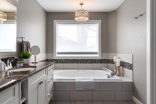 178 Mt Douglas Circle Se, Calgary, AB - Indoor Photo Showing Bathroom