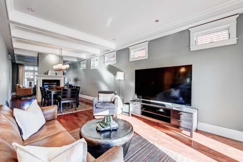 1707 Bowness Road Nw, Calgary, AB - Indoor Photo Showing Living Room