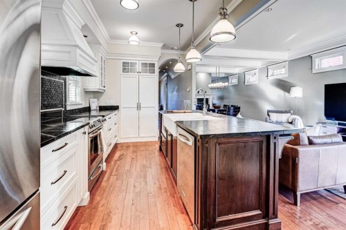 1707 Bowness Road Nw, Calgary, AB - Indoor Photo Showing Kitchen With Upgraded Kitchen