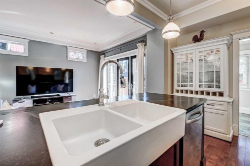 1707 Bowness Road Nw, Calgary, AB - Indoor Photo Showing Other Room