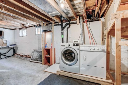 1707 Bowness Road Nw, Calgary, AB - Indoor Photo Showing Laundry Room