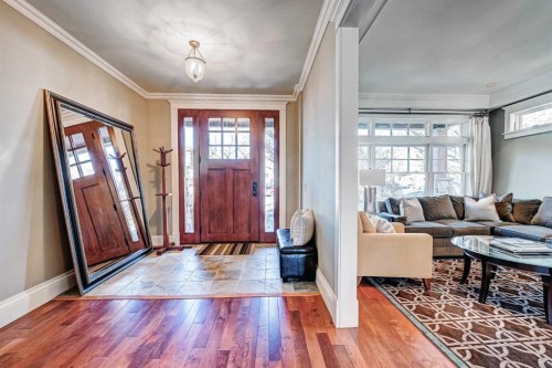 1707 Bowness Road Nw, Calgary, AB - Indoor