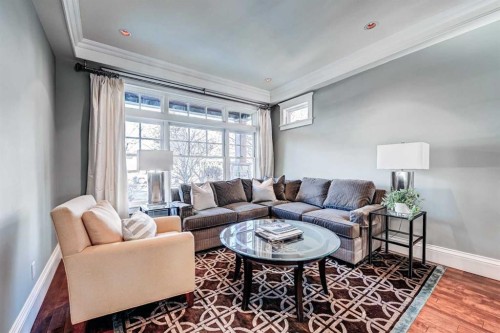 1707 Bowness Road Nw, Calgary, AB - Indoor Photo Showing Living Room