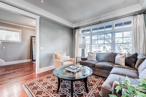1707 Bowness Road Nw, Calgary, AB - Indoor Photo Showing Living Room