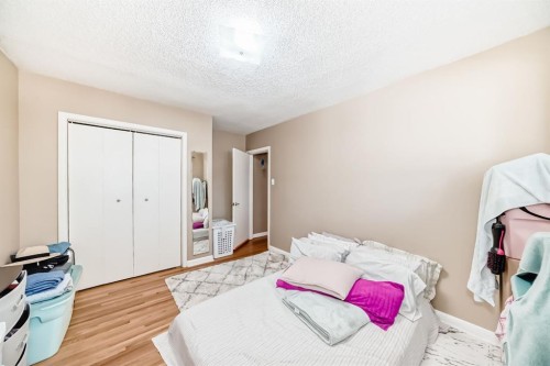 28 Winslow Crescent Sw, Calgary, AB - Indoor Photo Showing Bedroom