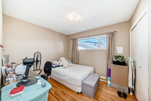 28 Winslow Crescent Sw, Calgary, AB - Indoor Photo Showing Bedroom