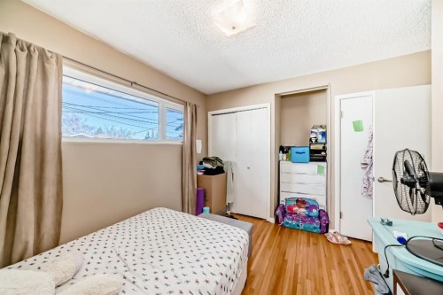 28 Winslow Crescent Sw, Calgary, AB - Indoor Photo Showing Bedroom