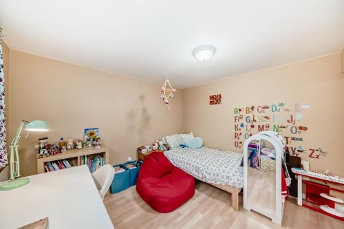 28 Winslow Crescent Sw, Calgary, AB - Indoor Photo Showing Bedroom