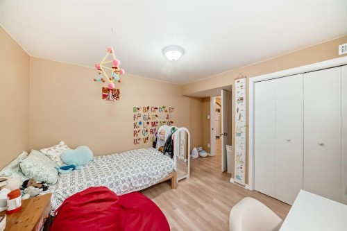 28 Winslow Crescent Sw, Calgary, AB - Indoor Photo Showing Bedroom