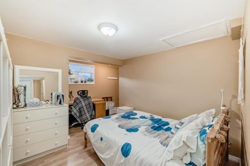 28 Winslow Crescent Sw, Calgary, AB - Indoor Photo Showing Bedroom