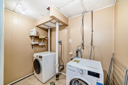 28 Winslow Crescent Sw, Calgary, AB - Indoor Photo Showing Laundry Room