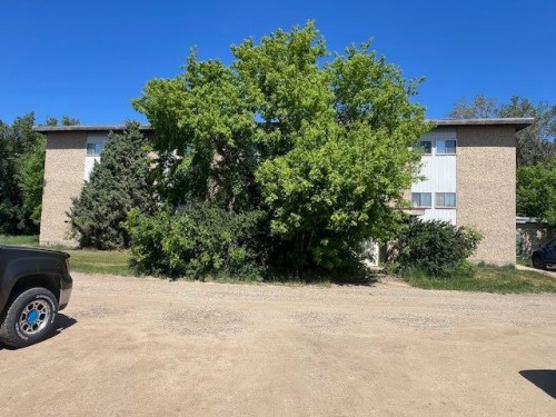 1009 1 Avenue, Wainwright, AB 