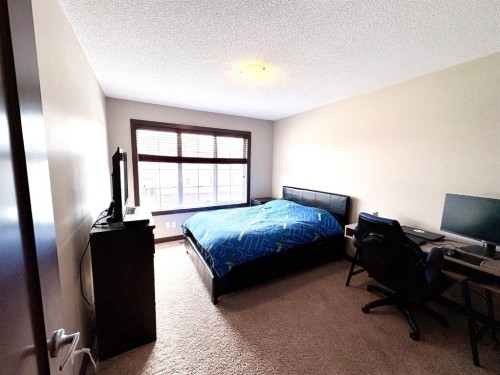 26 Mahogany Green Se, Calgary, AB - Indoor Photo Showing Bedroom