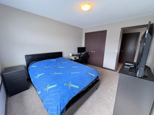 26 Mahogany Green Se, Calgary, AB - Indoor Photo Showing Bedroom