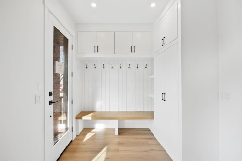 520 34A Street Nw, Calgary, AB - Indoor Photo Showing Other Room