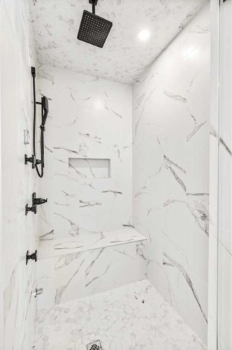 520 34A Street Nw, Calgary, AB - 