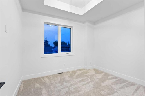 520 34A Street Nw, Calgary, AB - Indoor Photo Showing Other Room