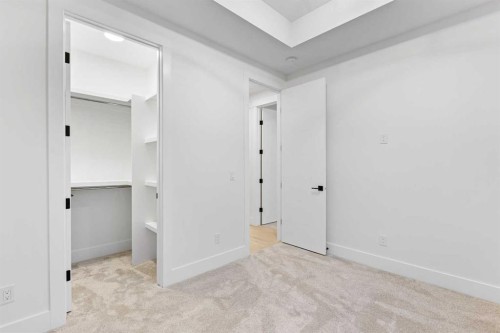 520 34A Street Nw, Calgary, AB - Indoor Photo Showing Other Room