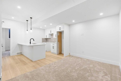 520 34A Street Nw, Calgary, AB - Indoor Photo Showing Kitchen