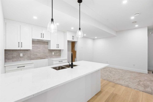 520 34A Street Nw, Calgary, AB - Indoor Photo Showing Kitchen With Double Sink With Upgraded Kitchen