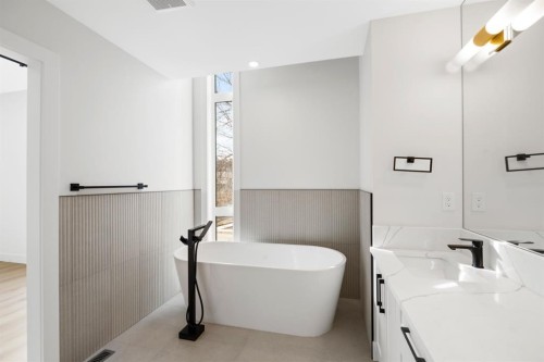520 34A Street Nw, Calgary, AB - Indoor Photo Showing Bathroom
