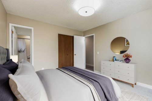 3394 Breton Close Nw, Calgary, AB - Indoor Photo Showing Bedroom