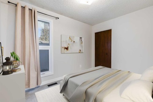 3394 Breton Close Nw, Calgary, AB - Indoor Photo Showing Bedroom