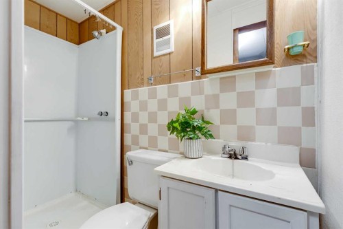 3394 Breton Close Nw, Calgary, AB - Indoor Photo Showing Bathroom