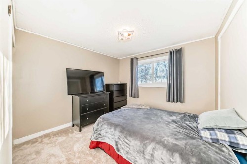 1013 Marcombe Crescent Ne, Calgary, AB - Indoor Photo Showing Bedroom