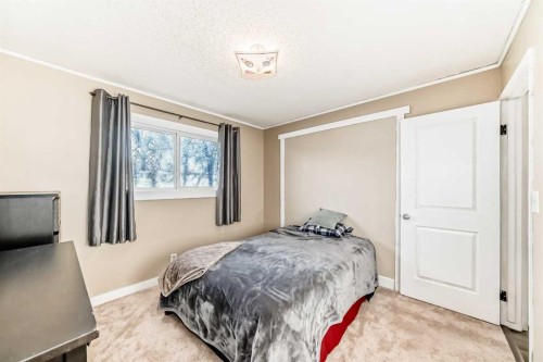 1013 Marcombe Crescent Ne, Calgary, AB - Indoor Photo Showing Bedroom