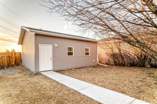 1013 Marcombe Crescent Ne, Calgary, AB - Outdoor