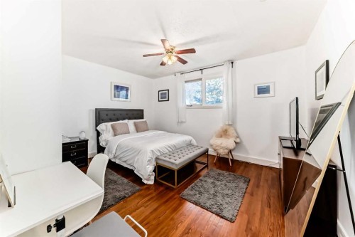 133 28 Avenue Ne, Calgary, AB - Indoor Photo Showing Bedroom