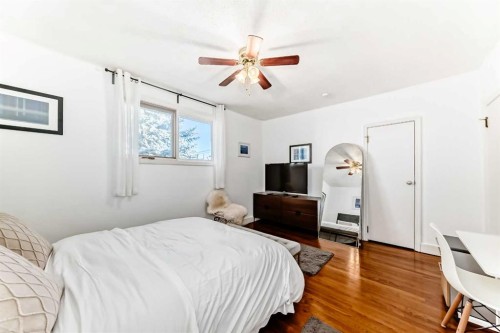 133 28 Avenue Ne, Calgary, AB - Indoor Photo Showing Bedroom