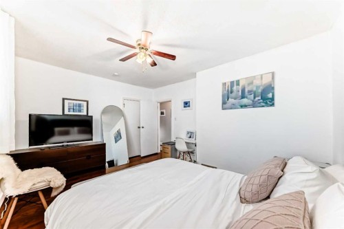 133 28 Avenue Ne, Calgary, AB - Indoor Photo Showing Bedroom