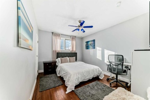 133 28 Avenue Ne, Calgary, AB - Indoor Photo Showing Bedroom