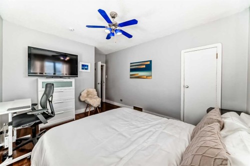133 28 Avenue Ne, Calgary, AB - Indoor Photo Showing Bedroom