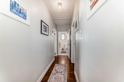 133 28 Avenue Ne, Calgary, AB - Indoor Photo Showing Other Room