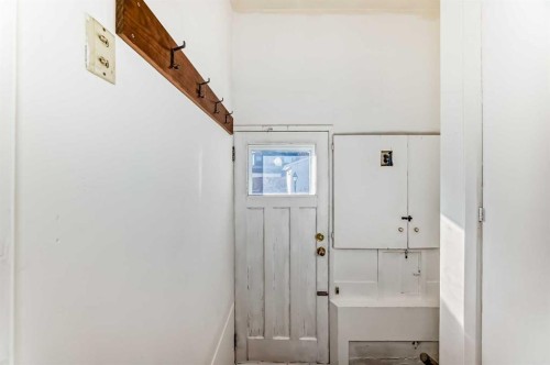 133 28 Avenue Ne, Calgary, AB - Indoor Photo Showing Other Room