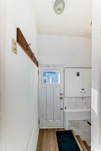 133 28 Avenue Ne, Calgary, AB - Indoor Photo Showing Other Room