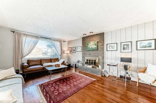 133 28 Avenue Ne, Calgary, AB - Indoor Photo Showing Living Room With Fireplace
